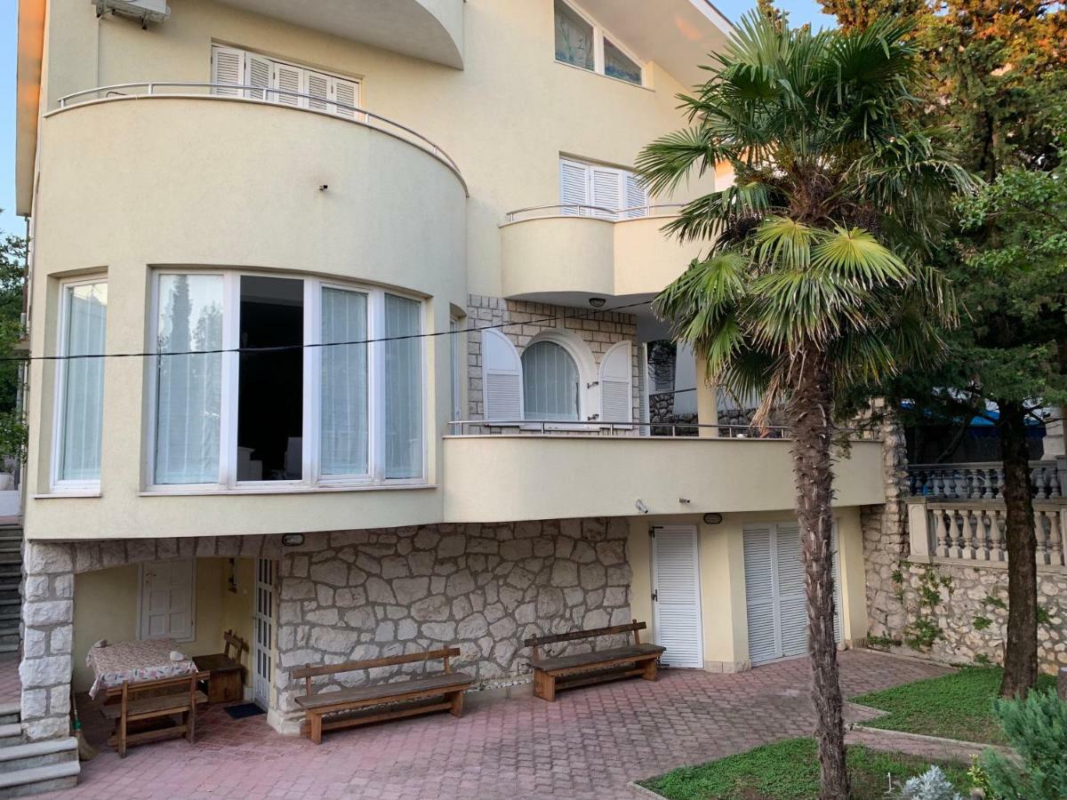 Apartments Lukas Novi Vinodolski Exterior foto